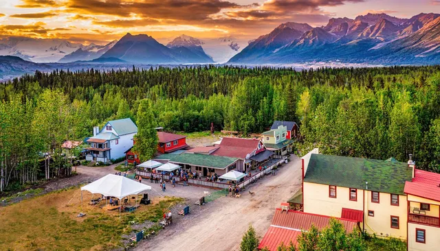 McCarthy Lodge Resort