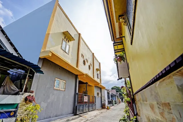 SPOT ON 92730 Lili Kost SyariahNearKetapang Royal City