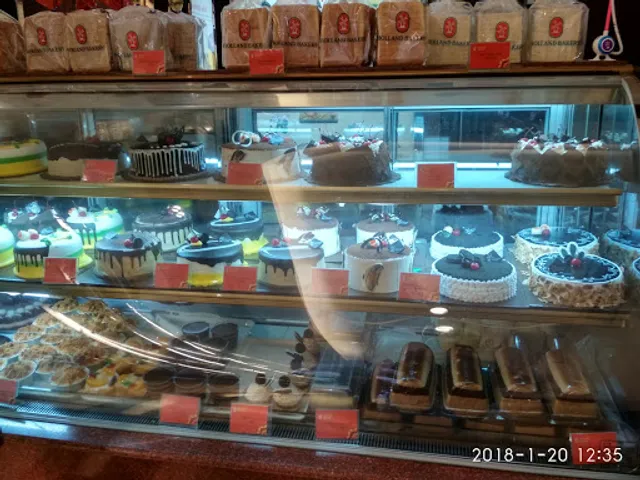 Holland Bakery Urip Sumoharjo