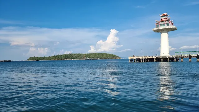 Kho Sichang Tha-Lang Pier