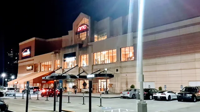 AMC Phipps Plaza 14