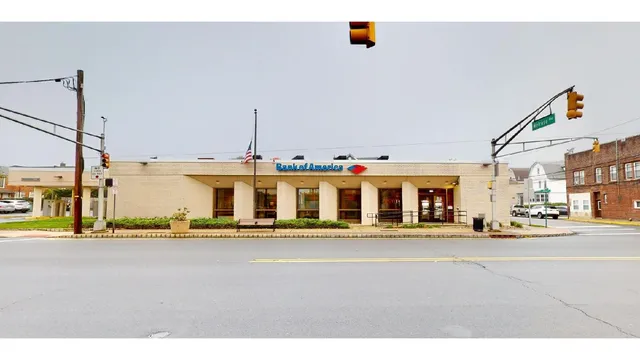 Bank of America (with Drive-thru ATM)