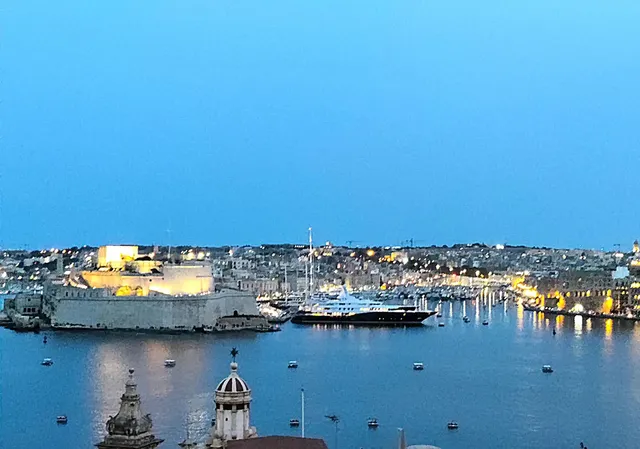 Savynomad Harbour Residences - Seaviews