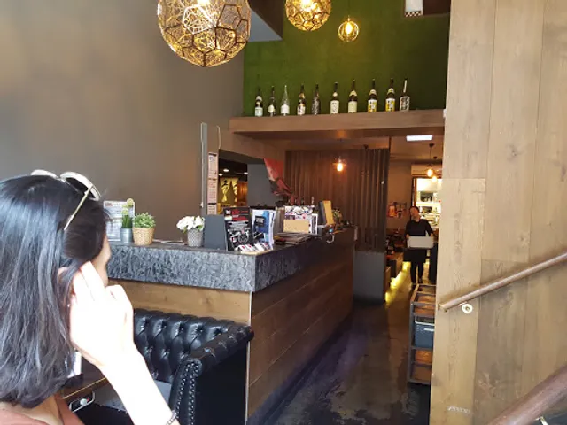 Momo Sukiyaki & Shabu Shabu