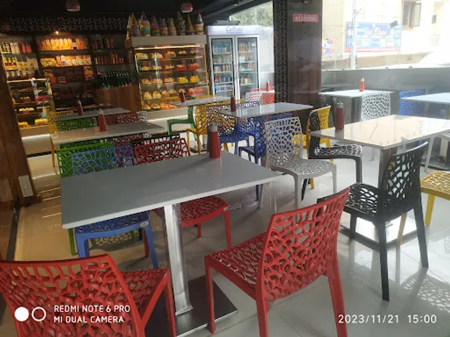 Yours universe bakes and cakes