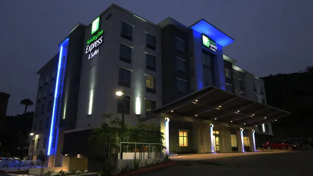 Holiday Inn Express & Suites San Diego - Mission Valley by IHG