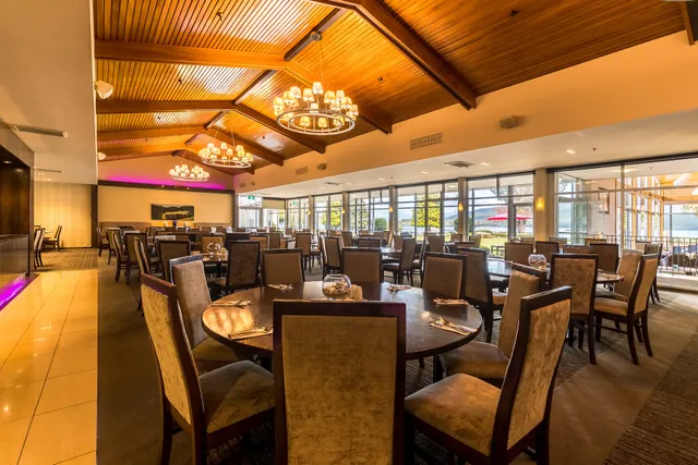 MacKinnon Restaurant & Explorer Bar