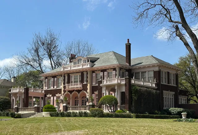 Dorothy & Wallace Savage Park