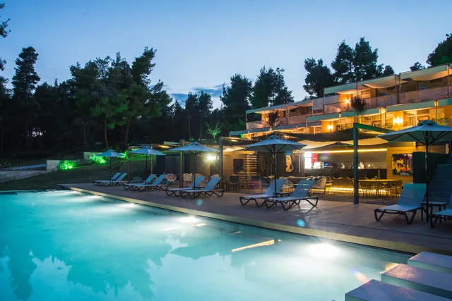 Sani More & Sani Woods