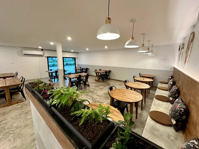 Simple Life Restaurant