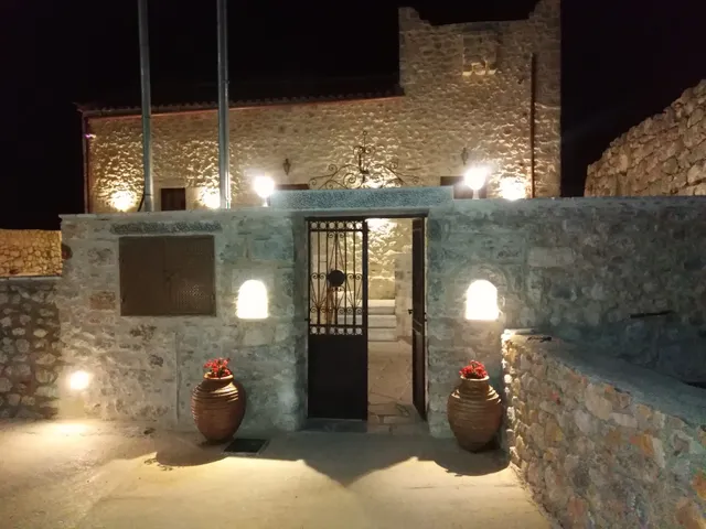 ΠΑΡΑΔΟΣΙΑΚΟΣ ΞΕΝΩΝΑΣ ΛΥΜΠΕΡΗ