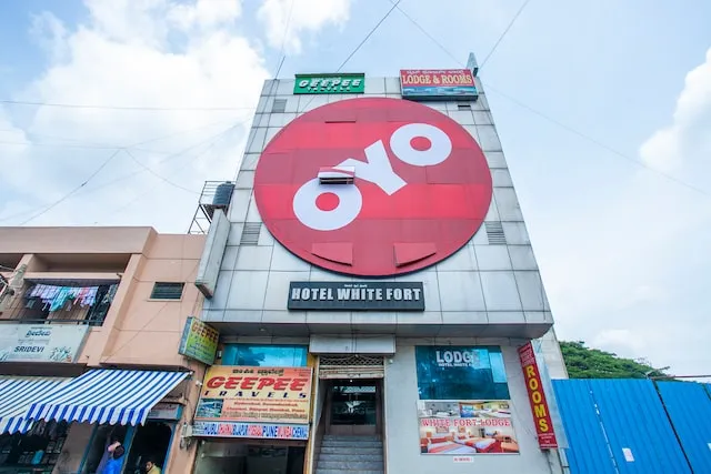 Hotel O White Fort Near Lalbagh Botanical Garden