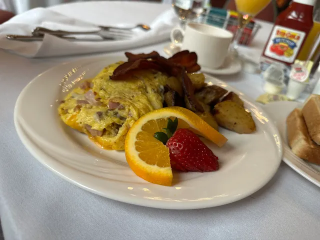 Royal Dumpe Dinner Theatre