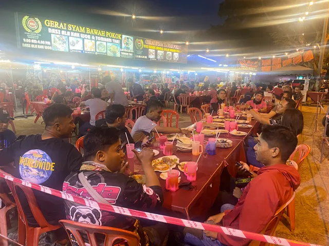 Gerai Syam Bawah Pokok