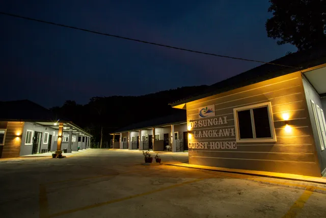 De Sungai Langkawi Guesthouse / HomeStay