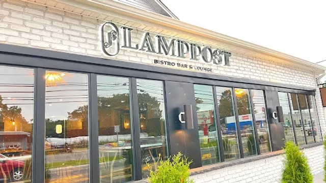 Lamppost Bistro Bar & Lounge