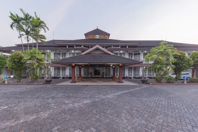 Urbanview Hotel Crown Tasikmalaya By RedDoorz