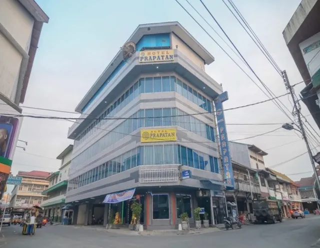 RedDoorz near Tugu Naga Singkawang