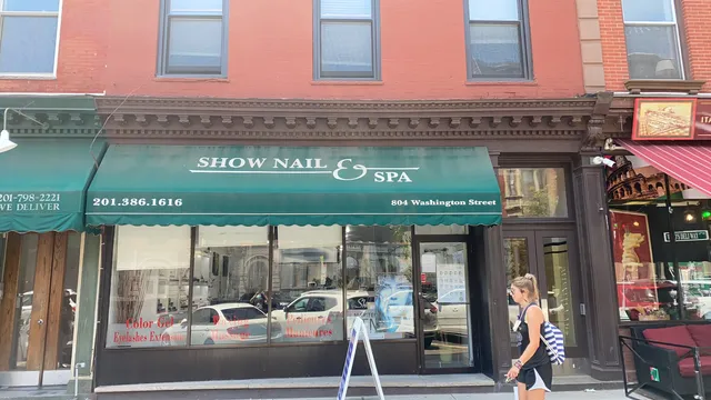Show Nail & Spa