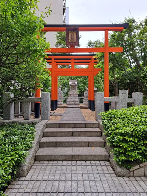 Ginsekaiinari Shrine