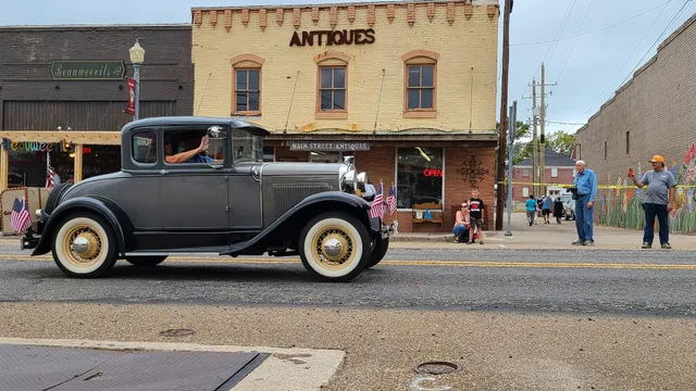 Main Street Antiques & Beauweevils