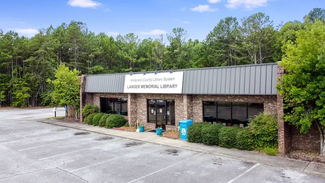 Lander Memorial Library