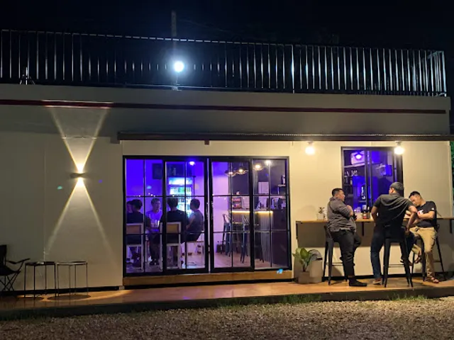 Castro Cafe & Bar (Coffee Cocktails Craftbeer Boba tea ค๊อกเทล คราฟท์เบียร์ ชานมไข่มุก)