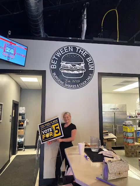 Between The Bun - North Ridgeville, OH