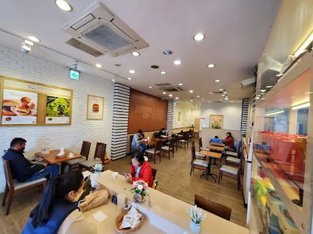 MOS BURGER Zhonggang Chengqing Shop