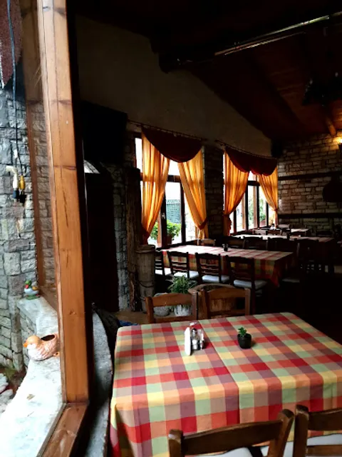 Ταβέρνα "Τα Πλατάνια"