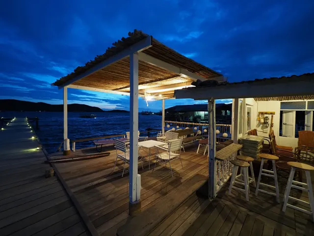 Yaya Malee Resort & Snorkeling ที่พักแสมสาร ทริปดำน้ำแสมสาร