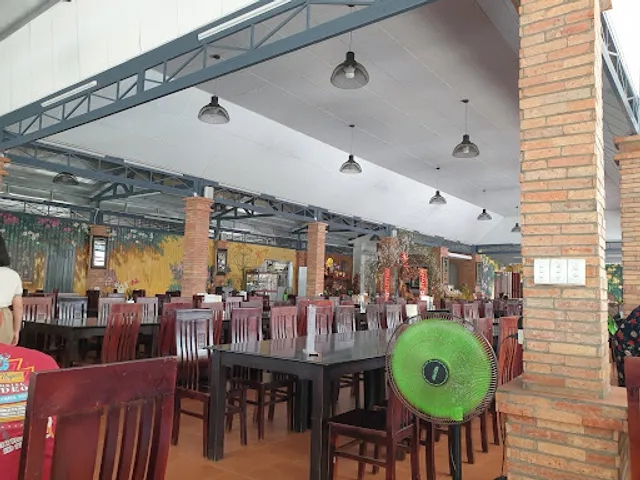 Hoang Ty Rice Cake Roll 1