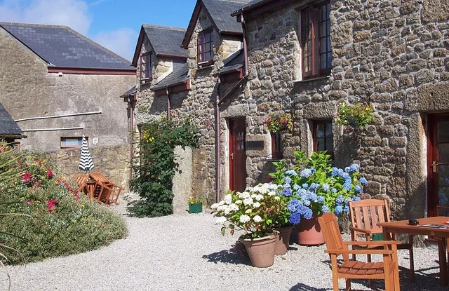 Tregathenan House & Cottages