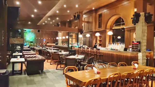 SE7EN Lounge & Bar Mantos