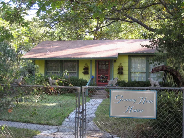 Wee Two Cottages B & B