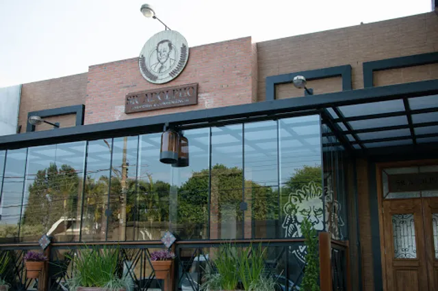 Sr. Adolpho Choperia e Conveniência