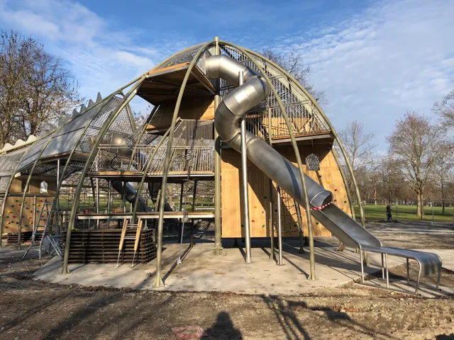 Spielplatz (der Dino)