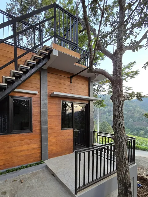 Villa Segitiga Garden Grove