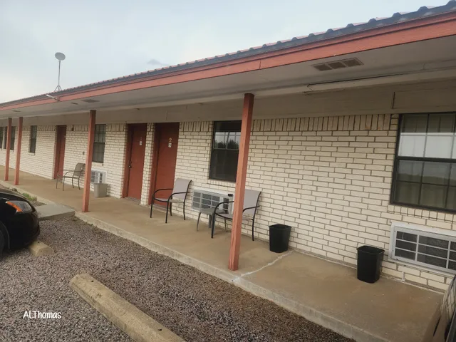 Bob's Lake Country Motel