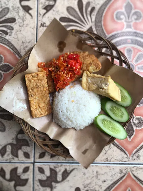 GEPREK DAN PECEL MADIUN BU WIN