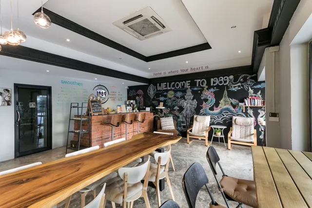 1989 Hostel & Cafe Sukhumvit 22