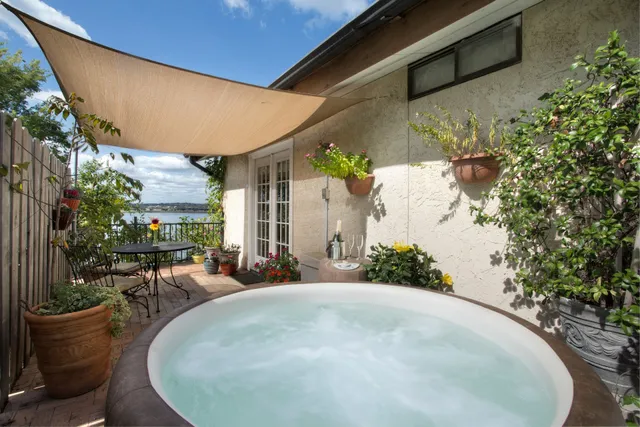 The Lakehouse Bed and Breakfast