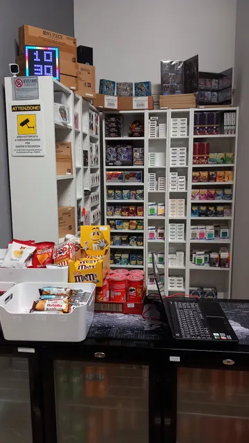 TRI-POD Crazy Card Shop