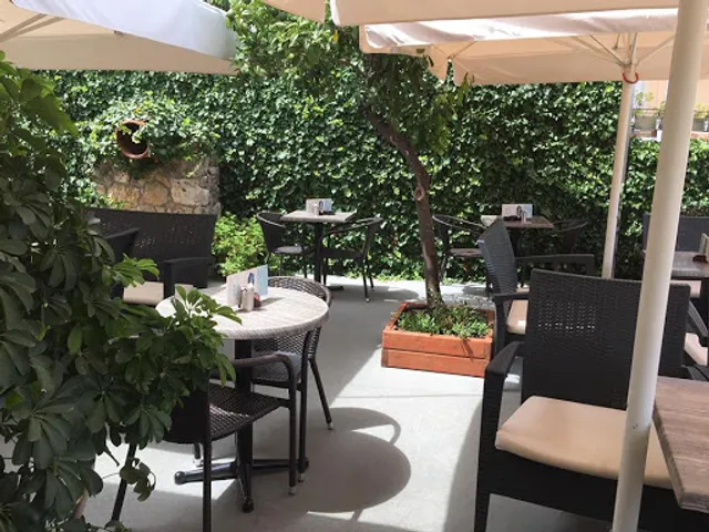 Marina's Coffee - Bar