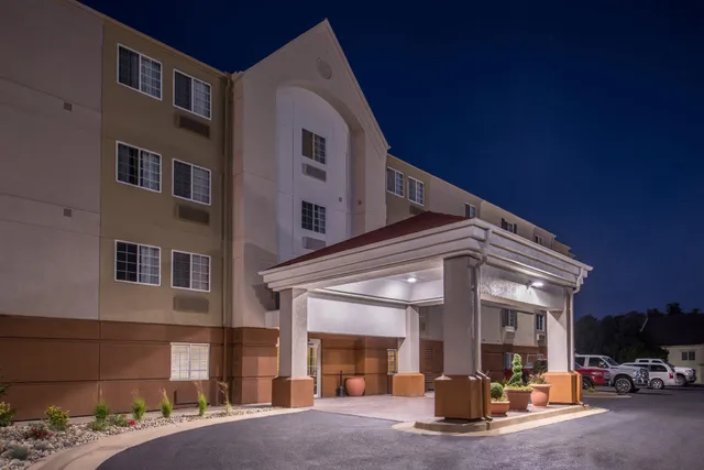 Candlewood Suites Topeka West by IHG