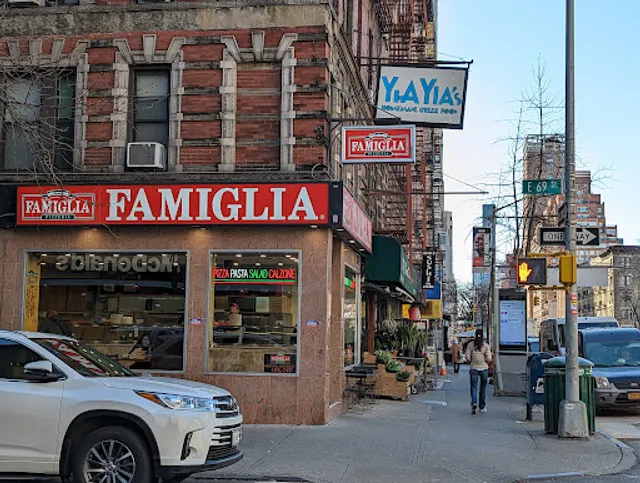 Famous Famiglia Pizzeria