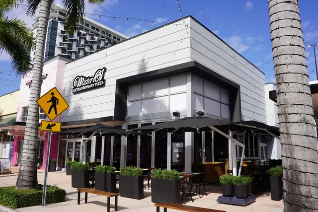 Mister O1 Extraordinary Pizza - Doral