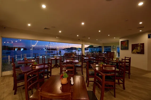 Sails Restaurant & Pub