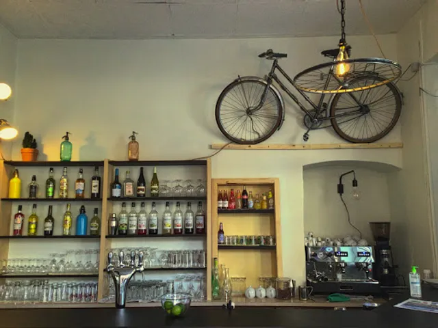 Le Café De La Place Championnet