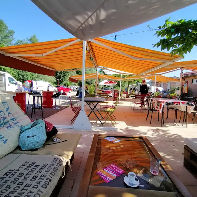 La Guinguette - Bar and Restaurant